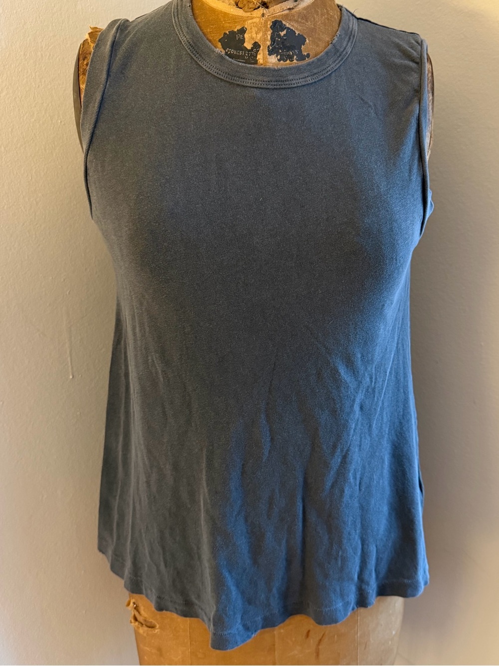 THE GREAT. Sleeveless Crewneck Tank Top in Washed Gray XS/ O